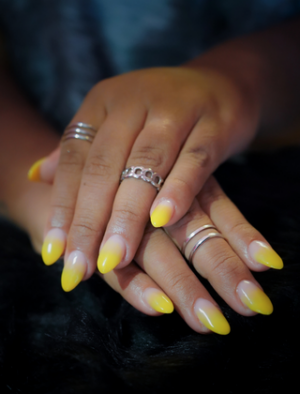 abstract geometric – Yellow Ombre nail